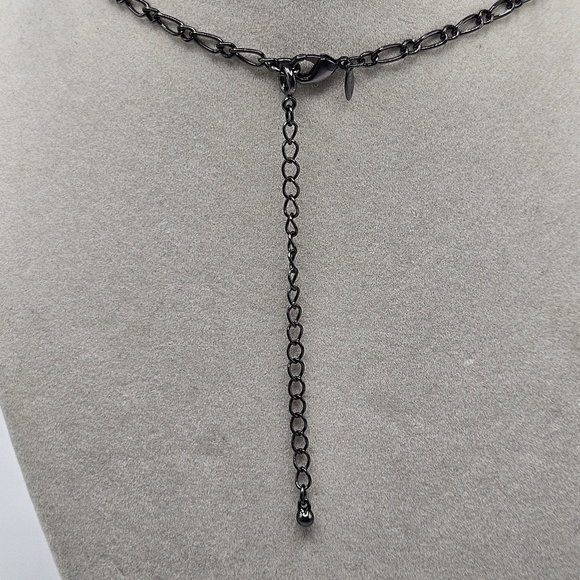 VINTAGE Avon Zoe Gunmetal Black Rhinestone Statement Bib Style Necklace Gothic - Picture 5 of 6